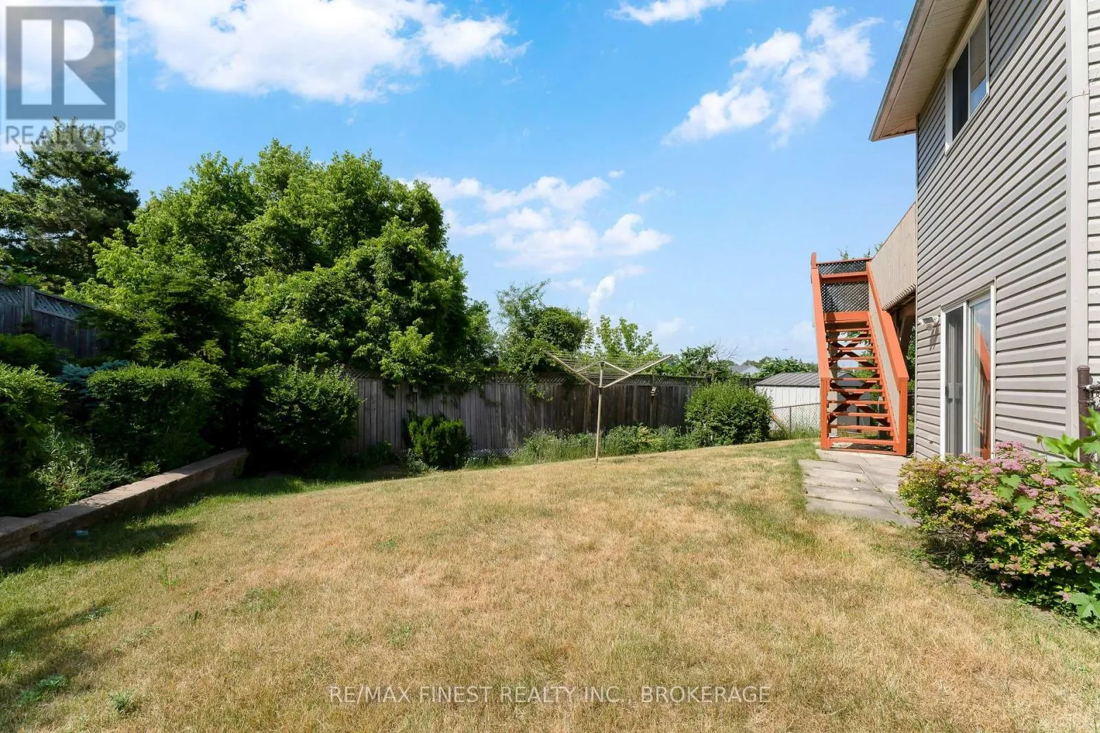 43 FOLLWELL CRESCENT
