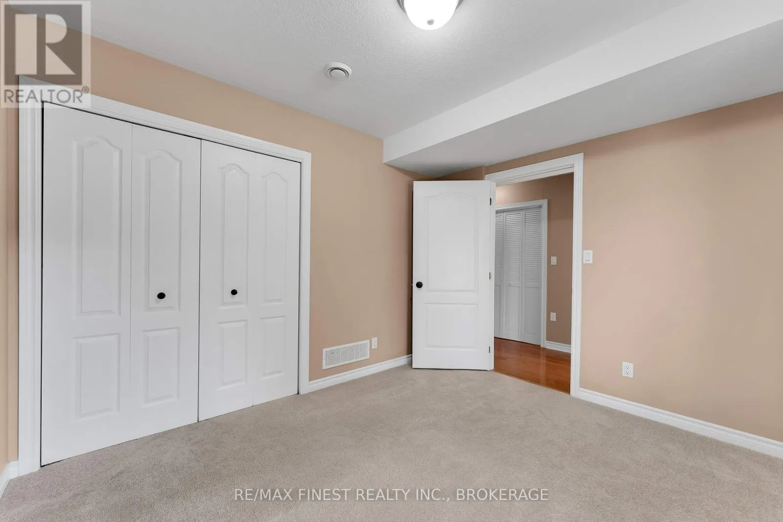 43 FOLLWELL CRESCENT