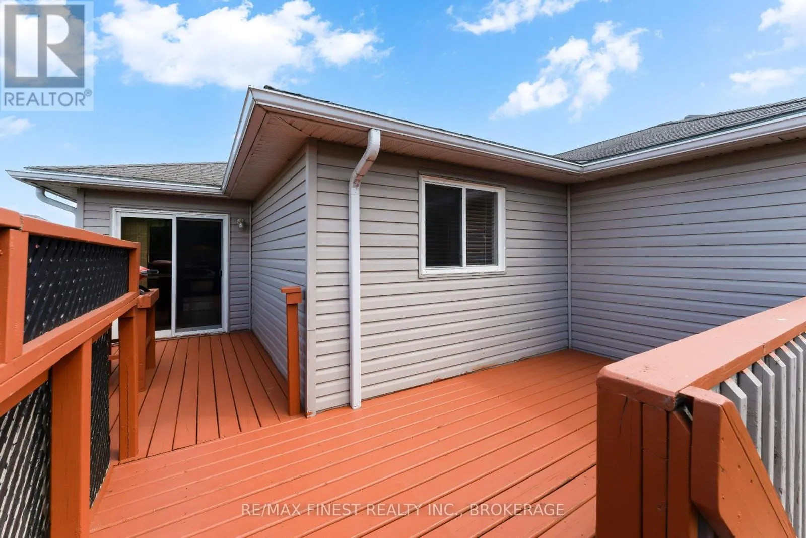 43 FOLLWELL CRESCENT