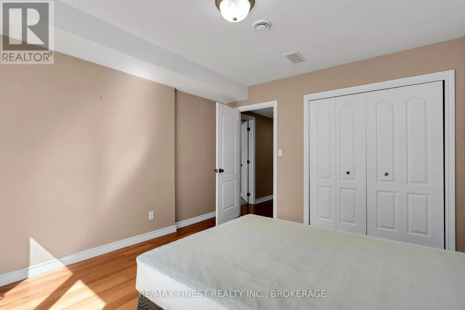 43 FOLLWELL CRESCENT