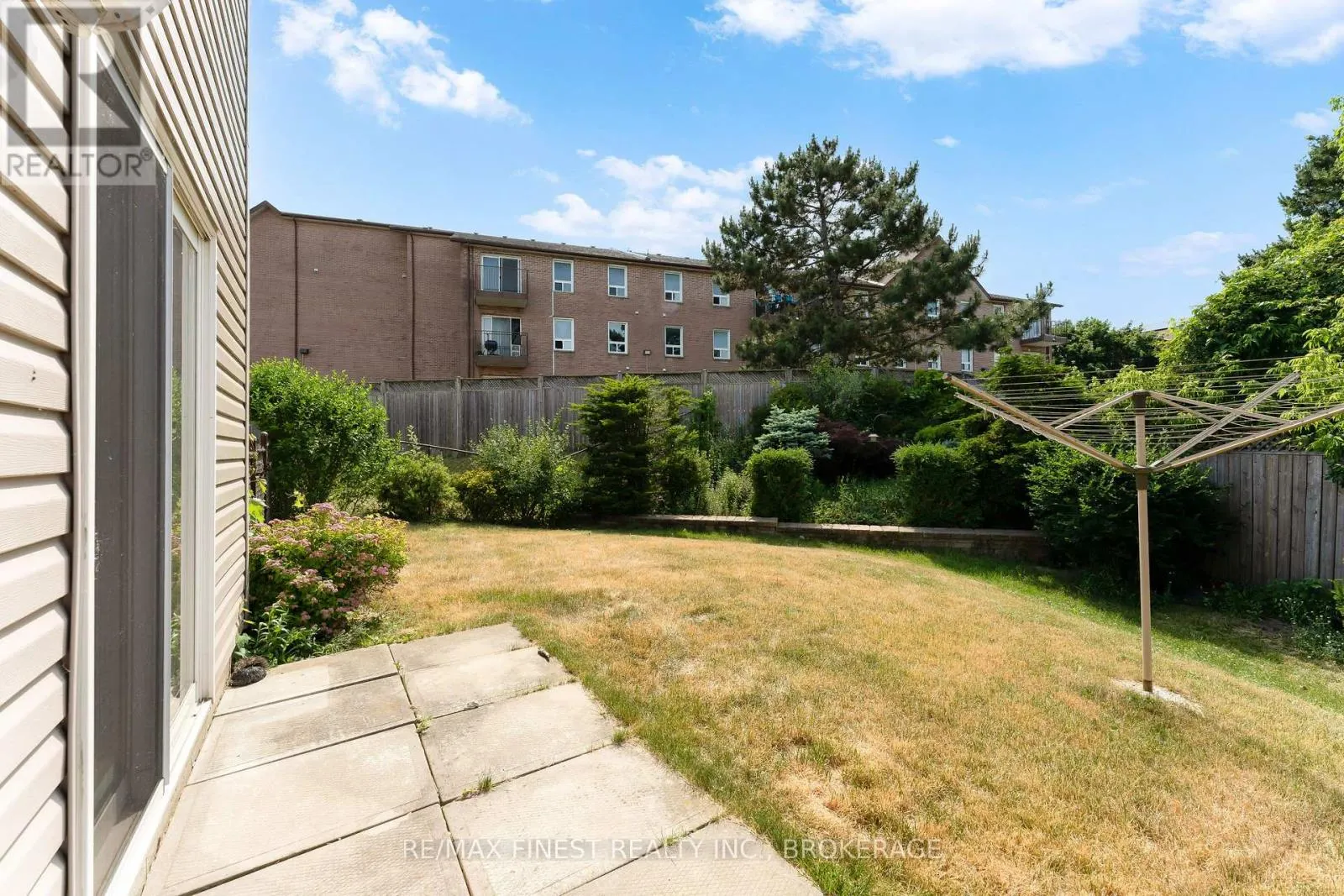 43 FOLLWELL CRESCENT