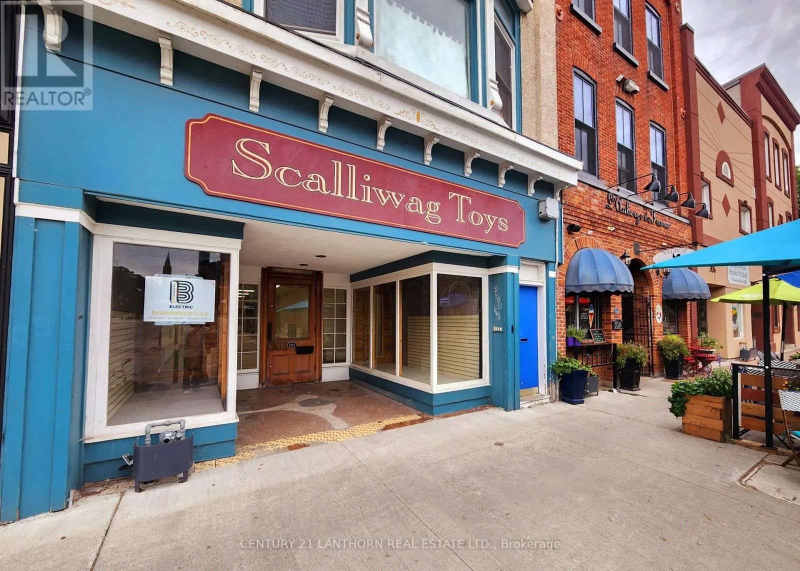 302 FRONT STREET