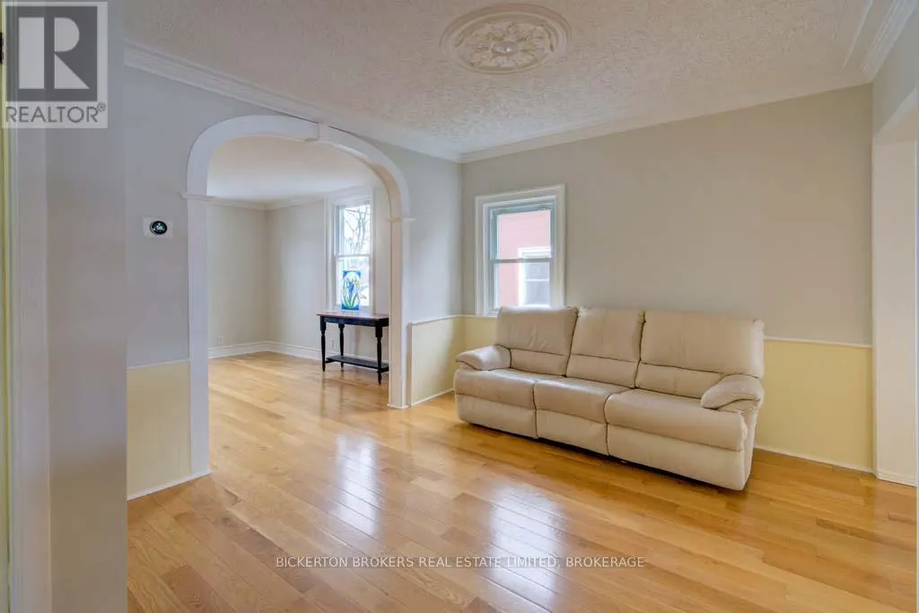 370 STONE STREET S