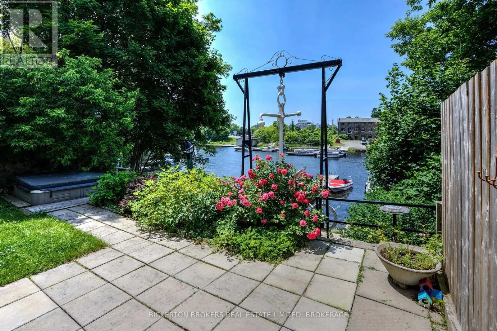 370 STONE STREET S