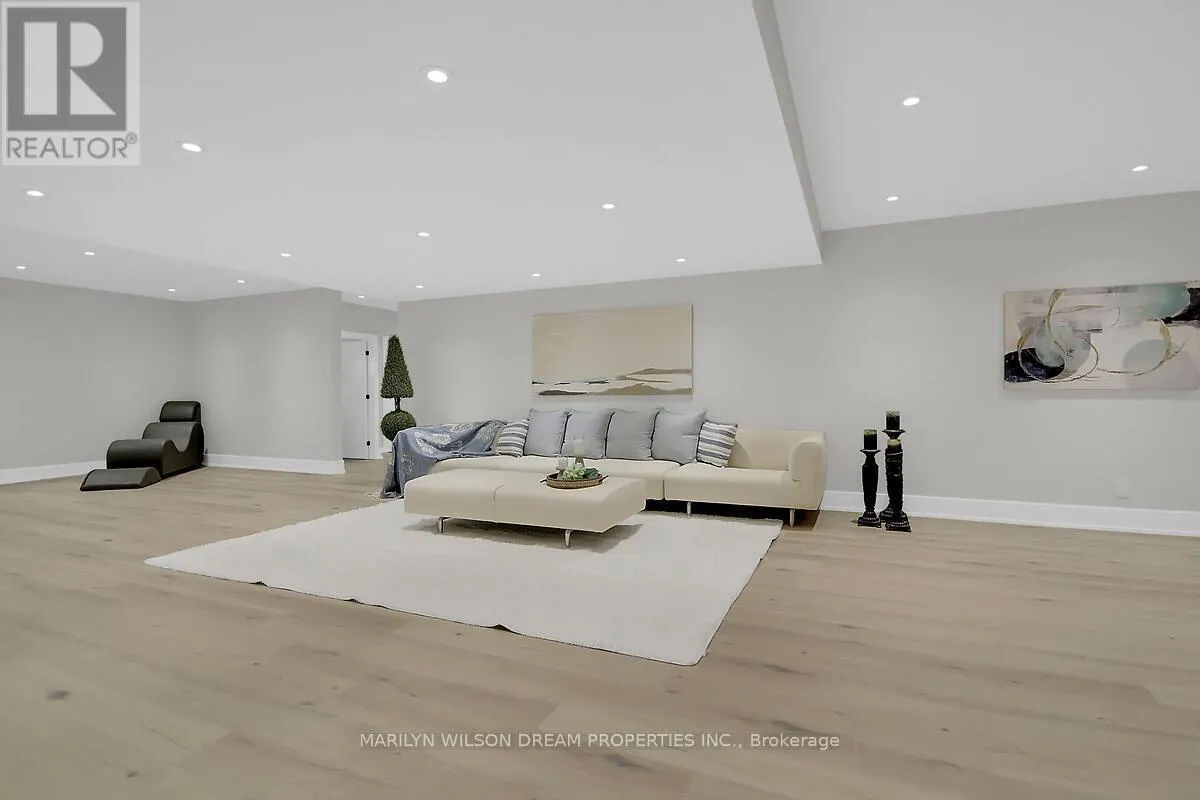 1070 GREEN JACKET CRESCENT