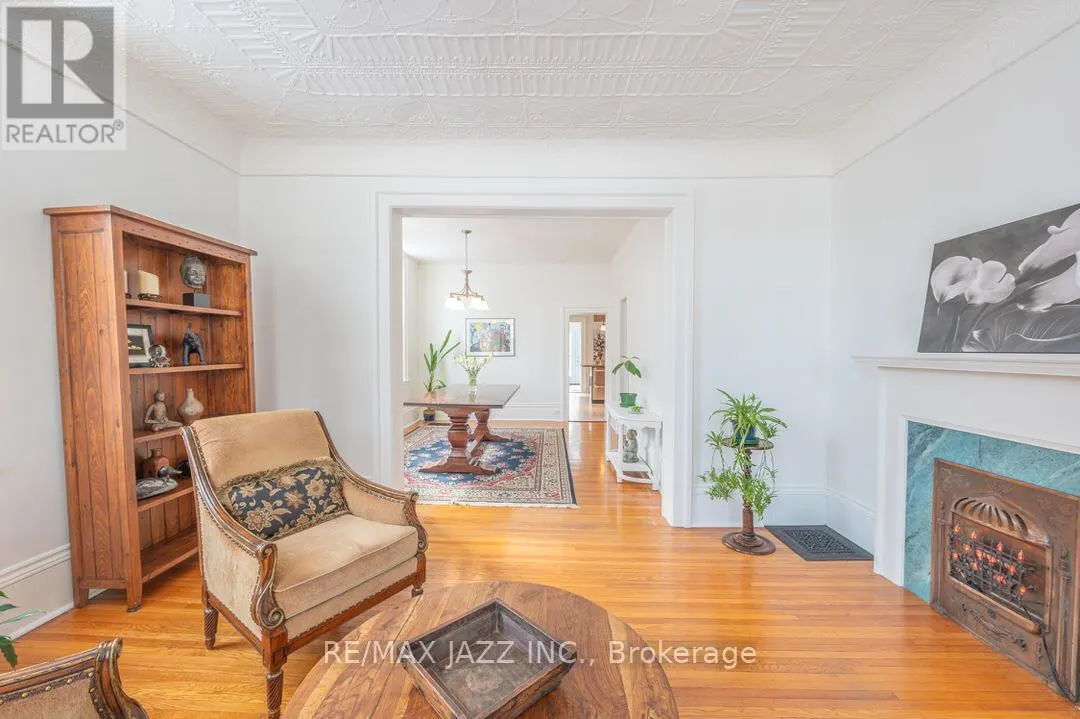 122 RICHARD STREET