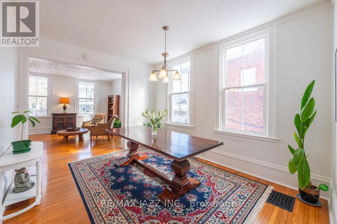 122 RICHARD STREET