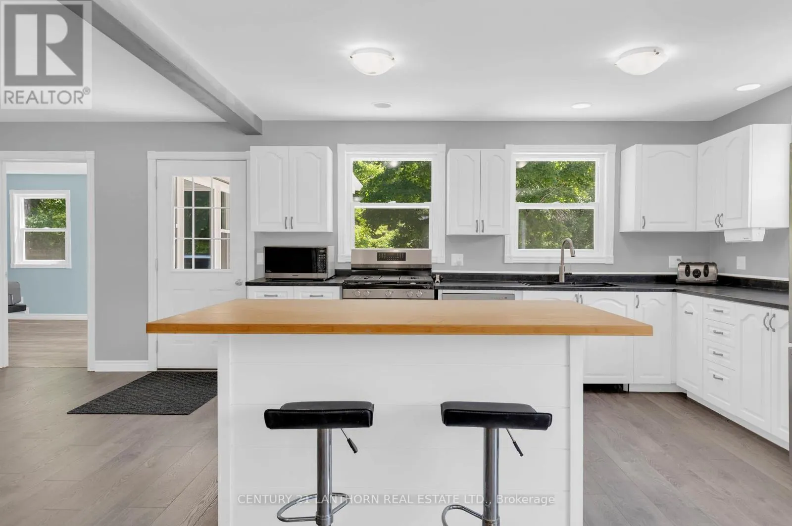 932 HUNT CLUB ROAD