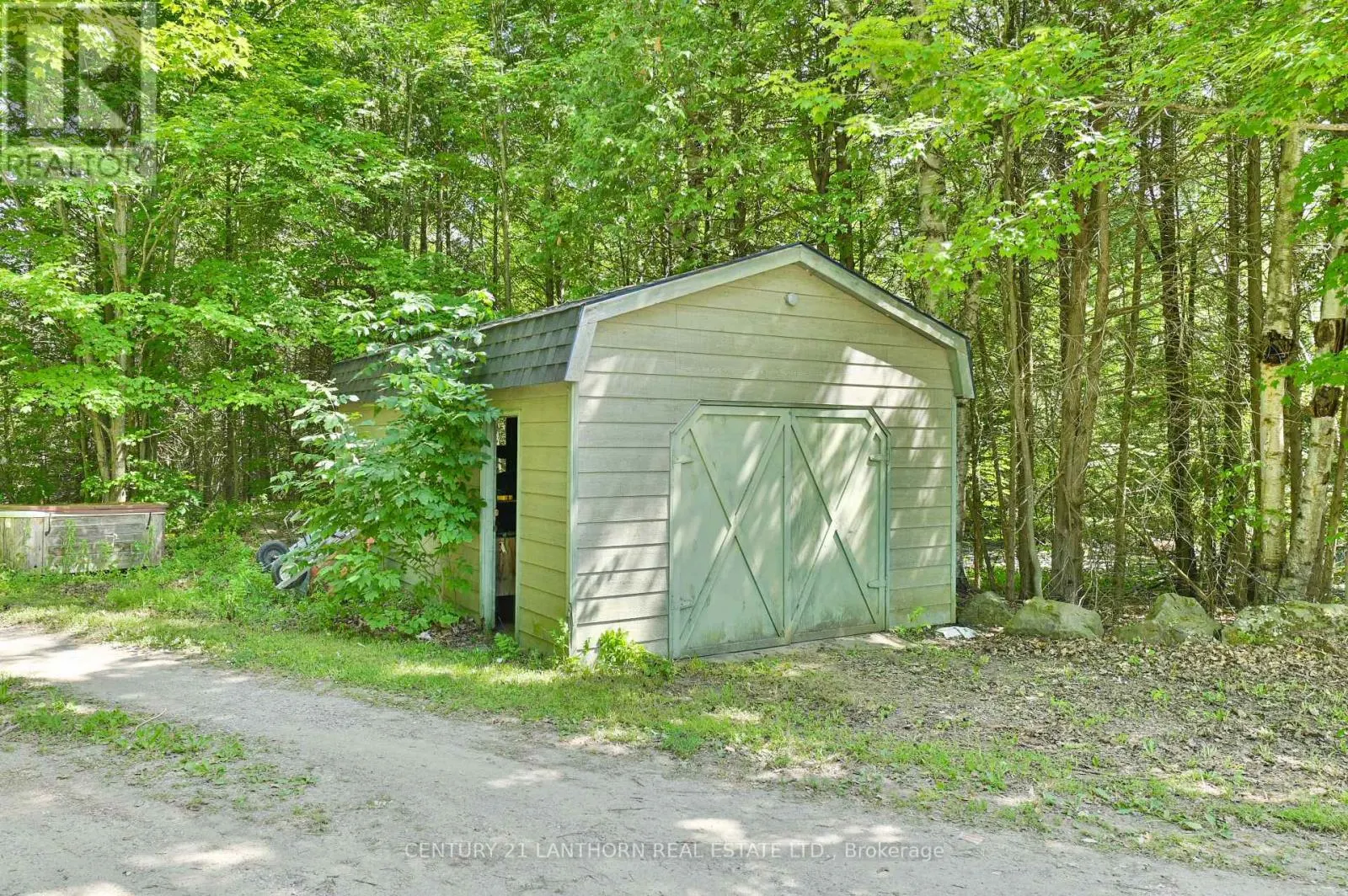 932 HUNT CLUB ROAD