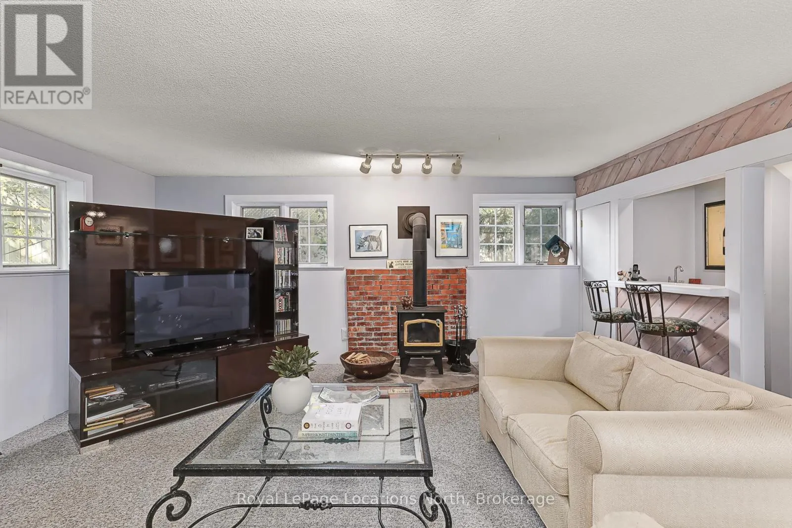 209297 26 HIGHWAY W