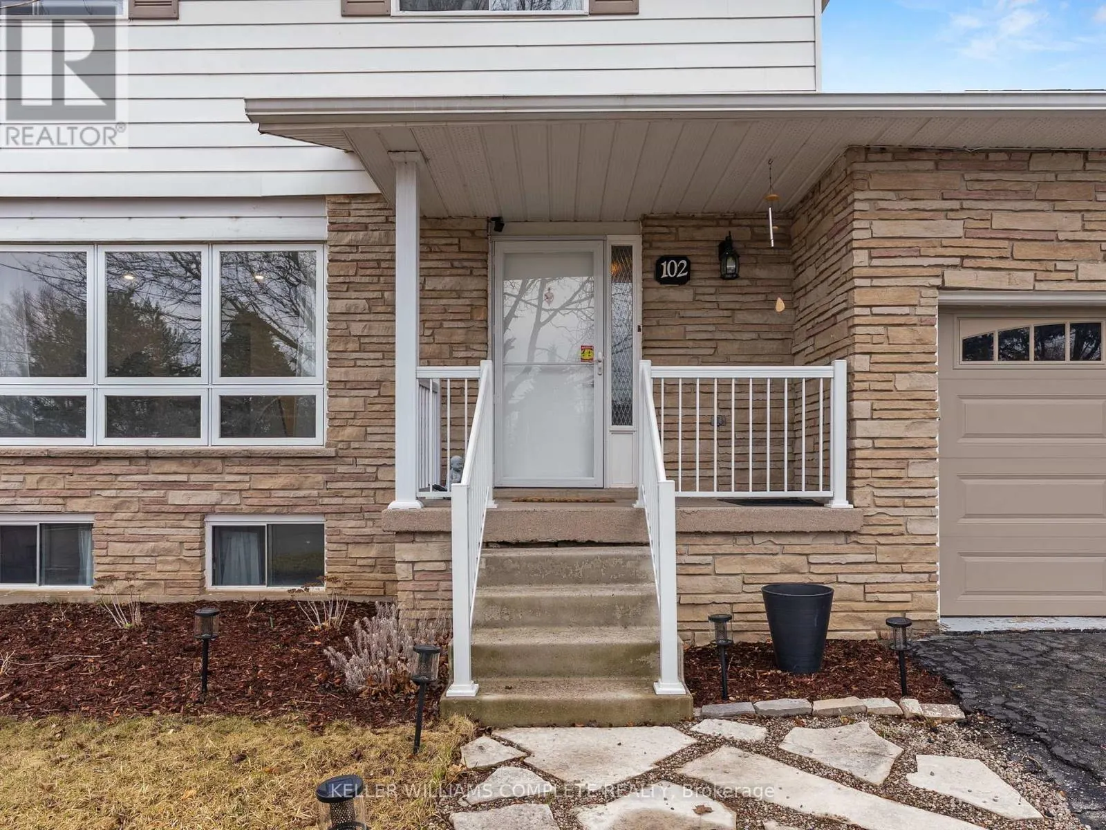 102 DUNDEE DRIVE