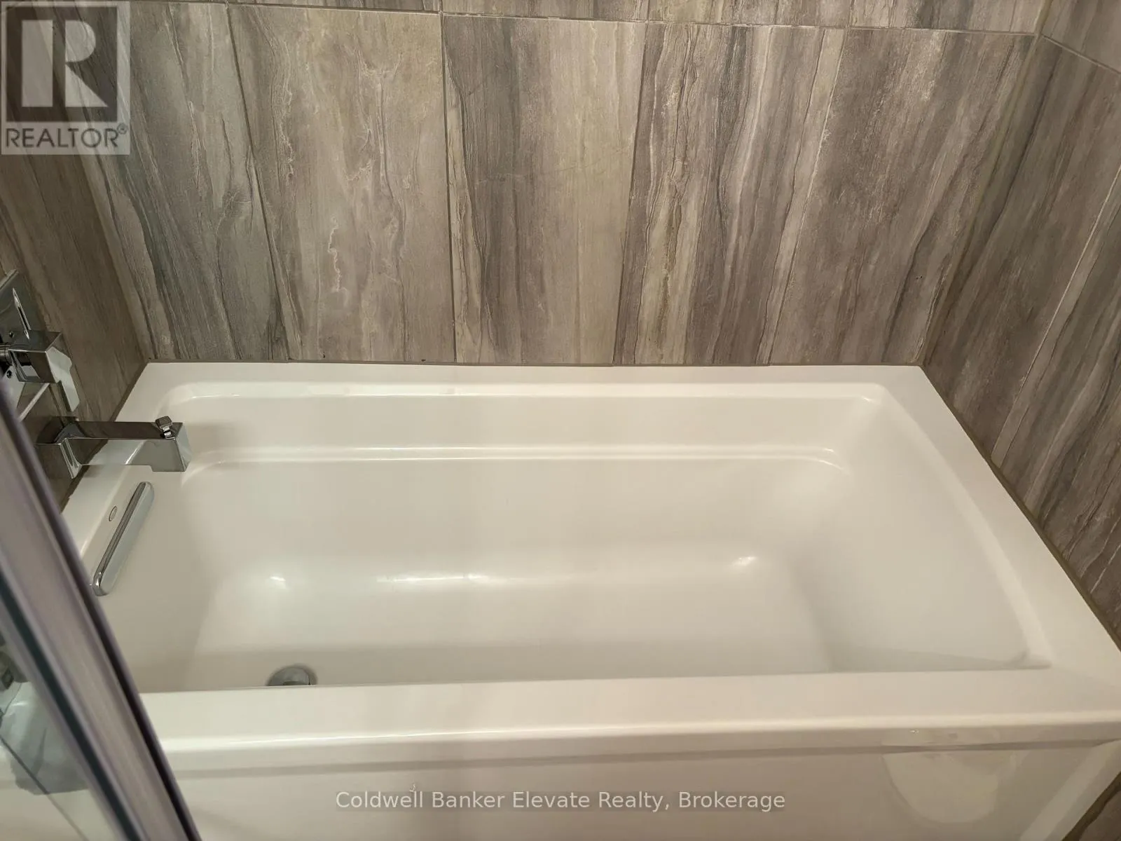 24 - 233 WESTMINSTER DRIVE S