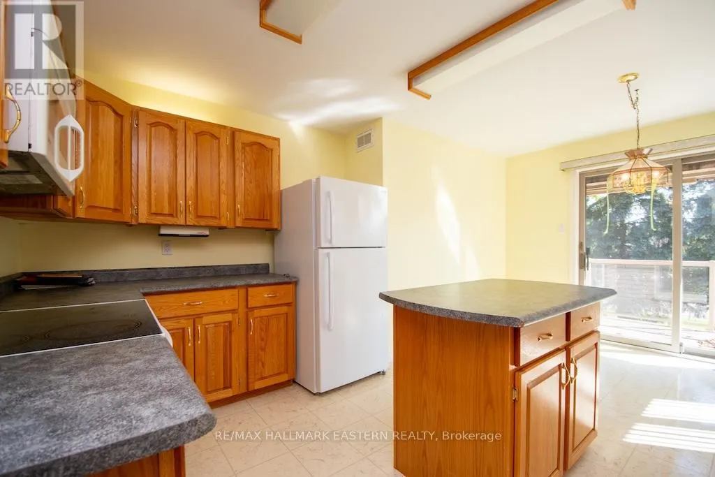 2 HUNTINGWOOD CRESCENT
