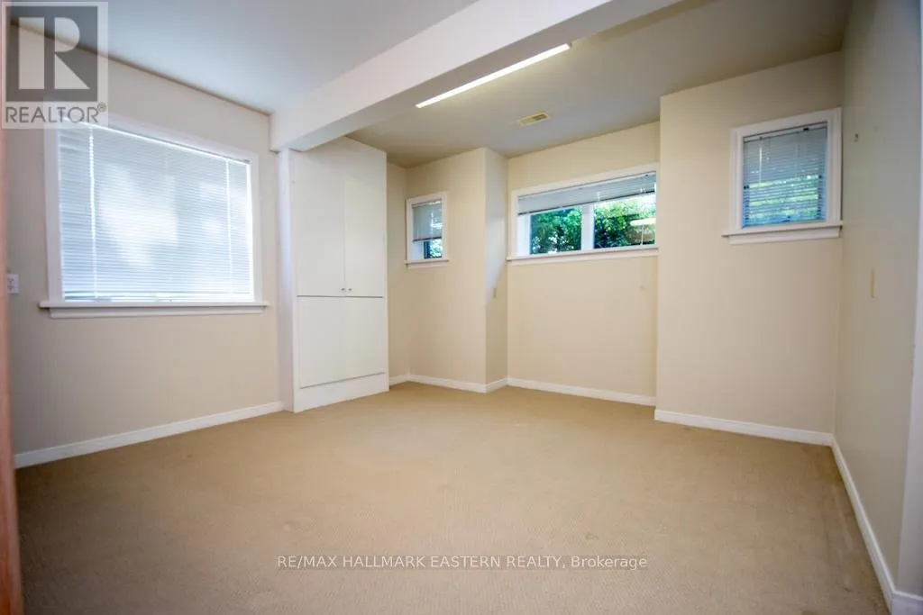 2 HUNTINGWOOD CRESCENT