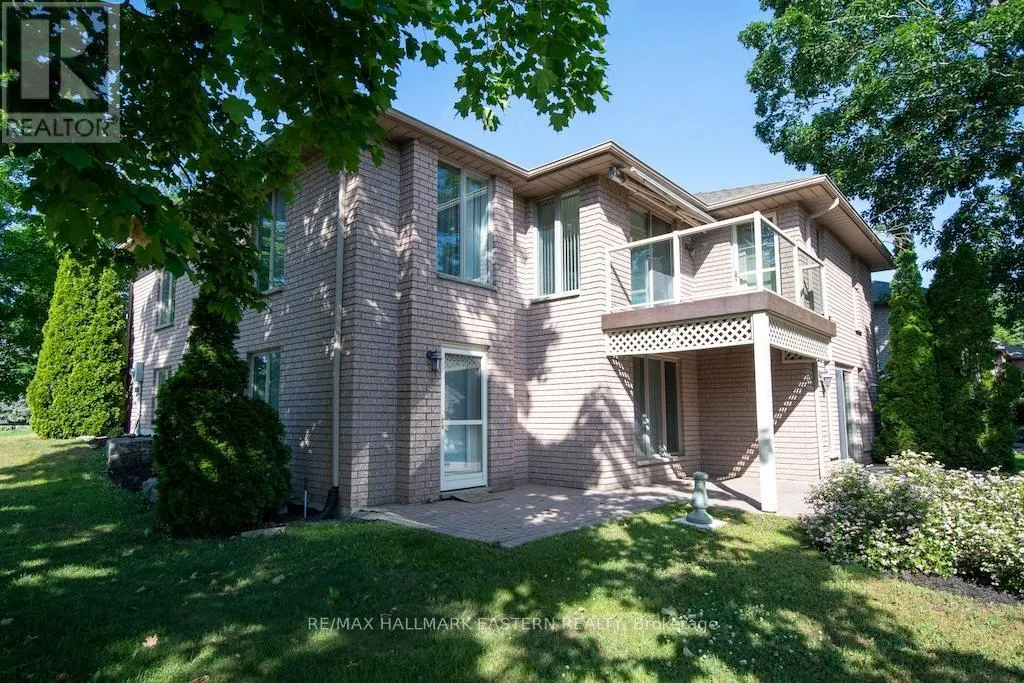 2 HUNTINGWOOD CRESCENT