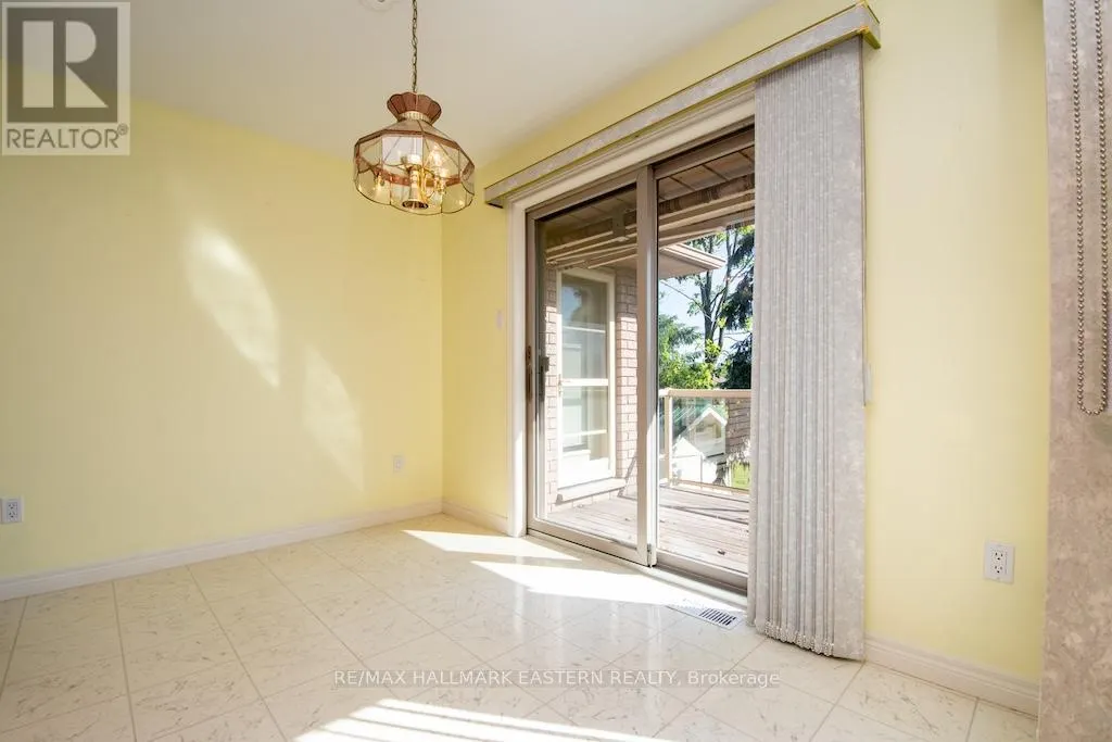 2 HUNTINGWOOD CRESCENT