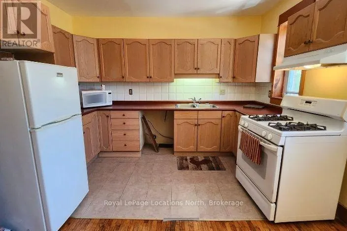 382 8TH STREET E