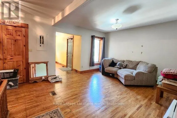 382 8TH STREET E