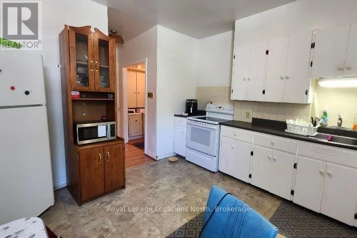382 8TH STREET E