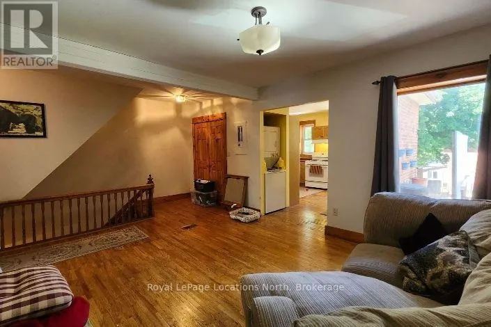 382 8TH STREET E
