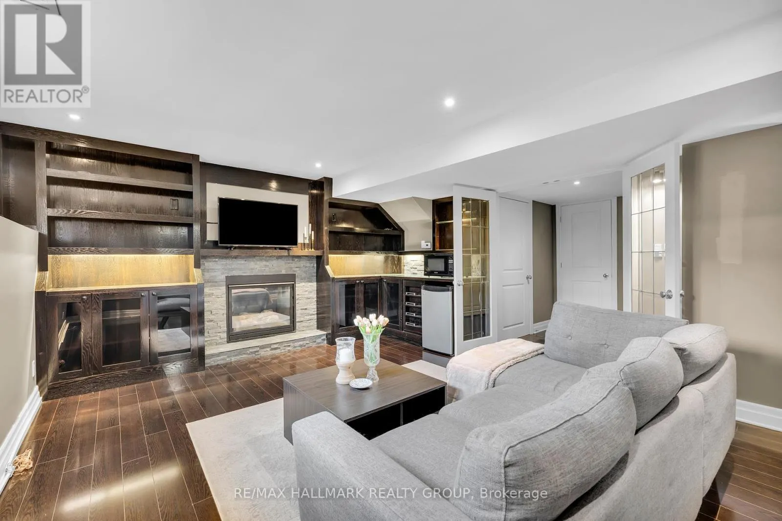 451 LANDSWOOD WAY