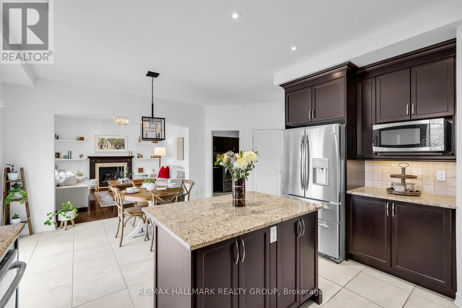 451 LANDSWOOD WAY