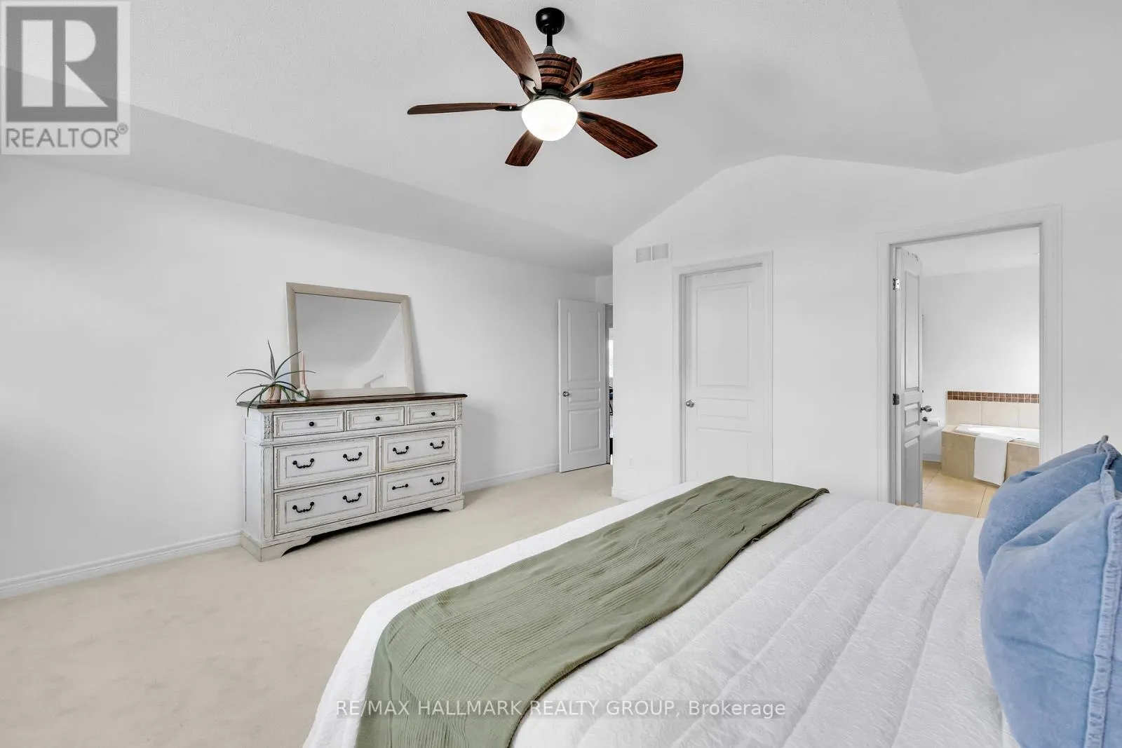 451 LANDSWOOD WAY