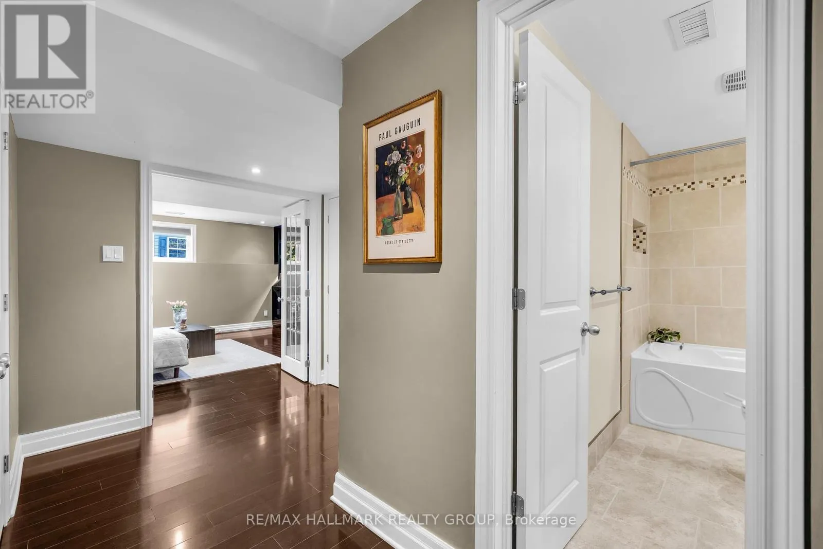 451 LANDSWOOD WAY