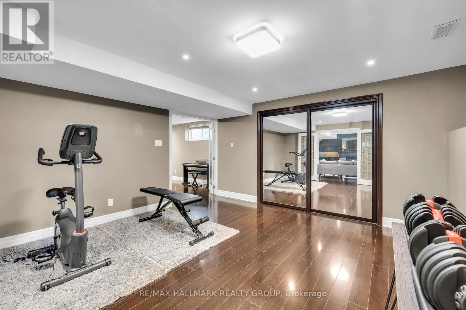 451 LANDSWOOD WAY