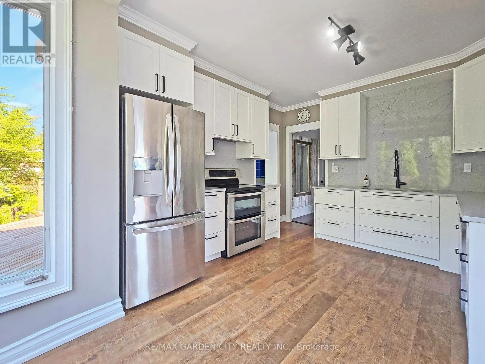 14 ROBINSON STREET S