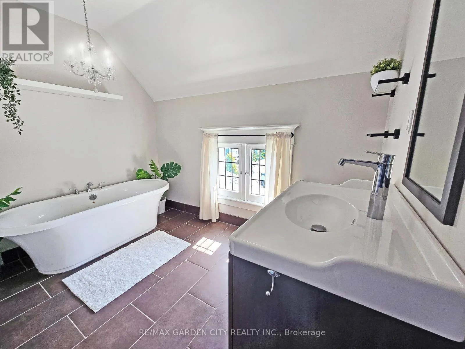 14 ROBINSON STREET S
