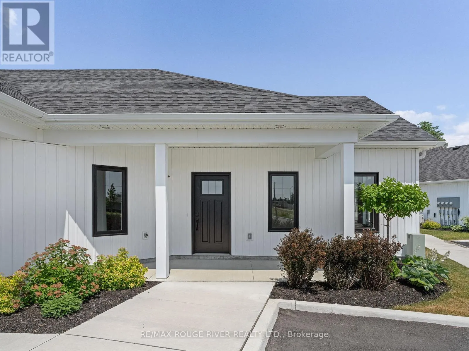 201 - 14 MEADOWCREEK DRIVE, #201