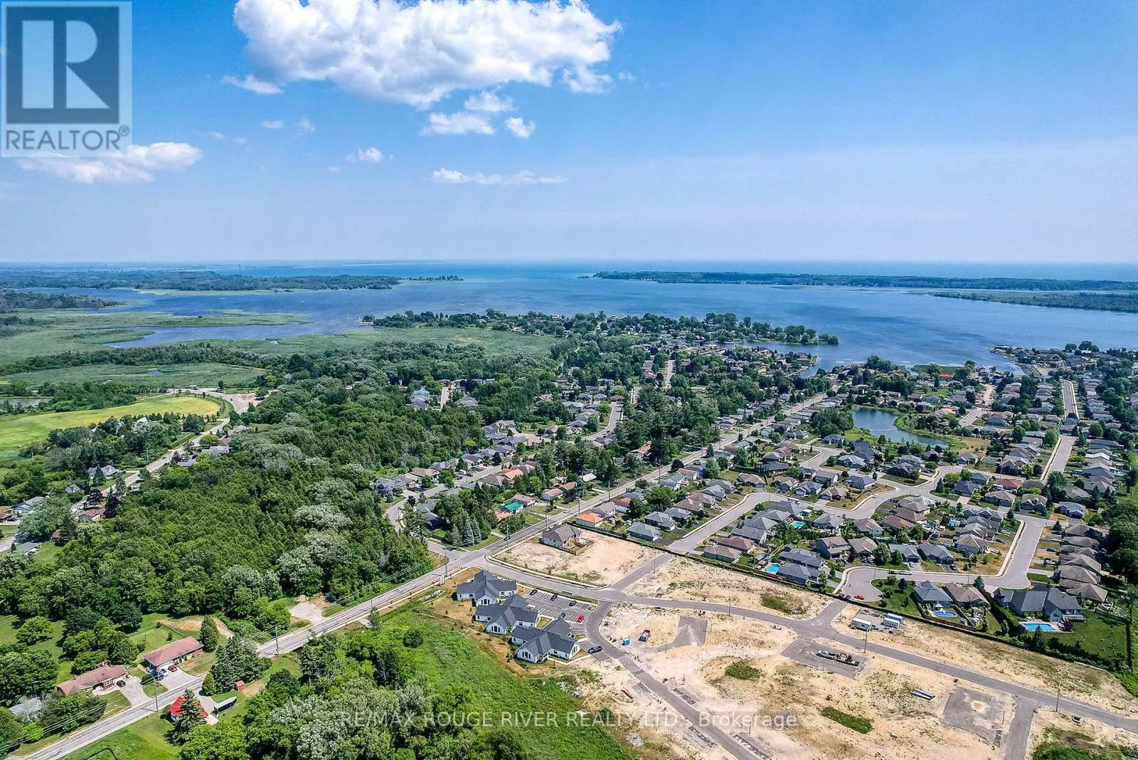 201 - 14 MEADOWCREEK DRIVE, #201