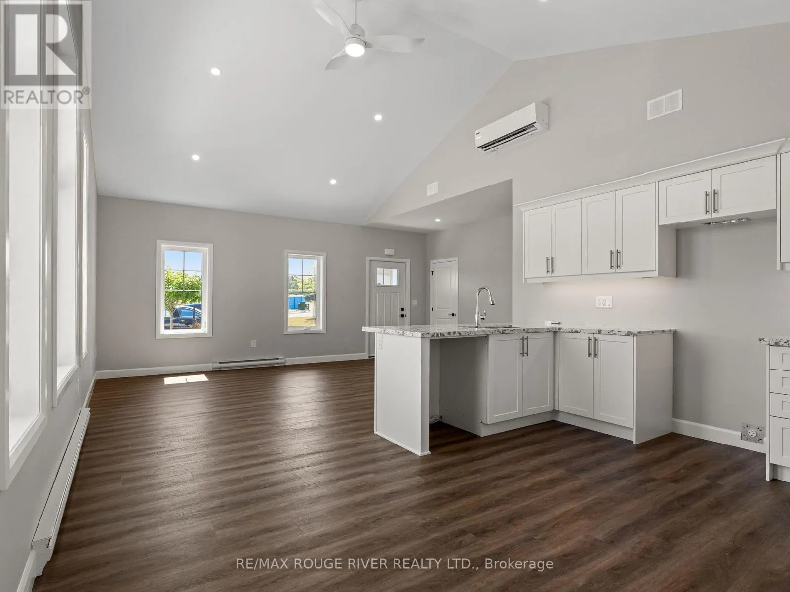 201 - 14 MEADOWCREEK DRIVE, #201