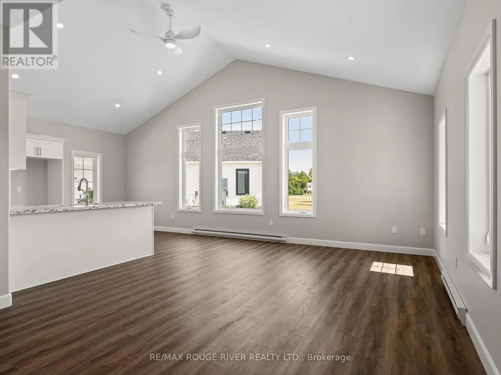 201 - 14 MEADOWCREEK DRIVE, #201