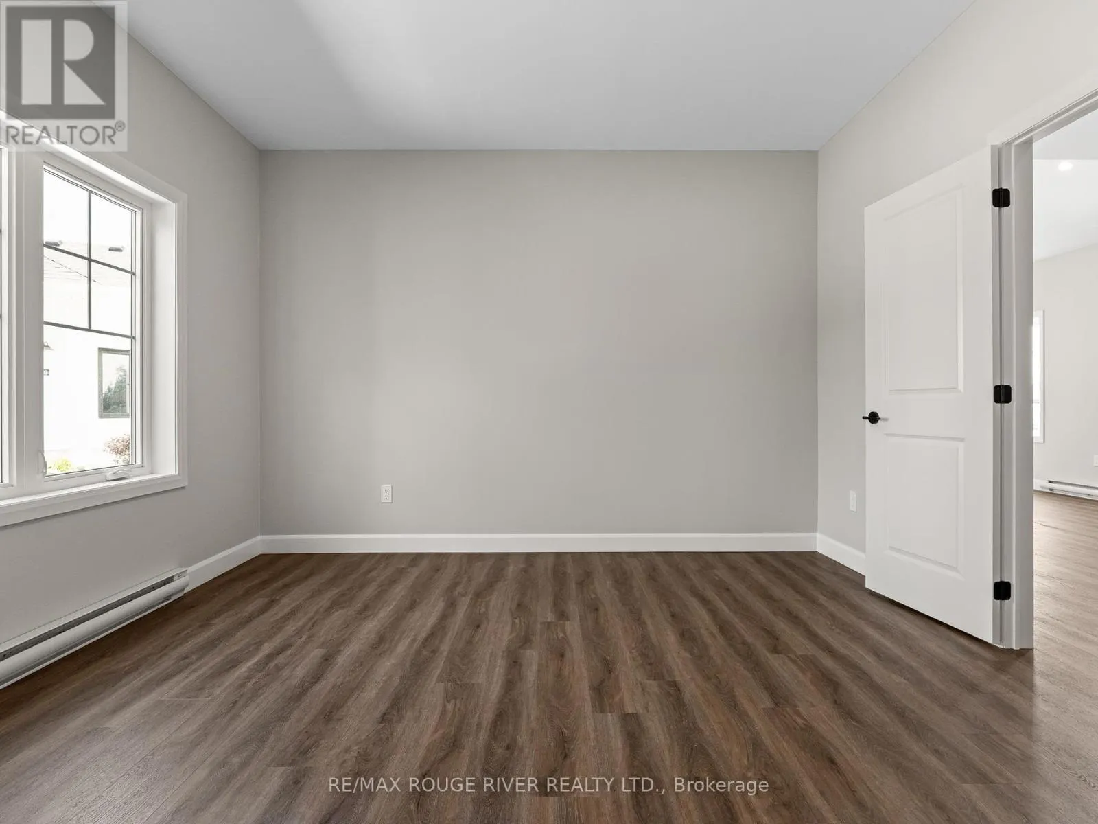 201 - 14 MEADOWCREEK DRIVE, #201
