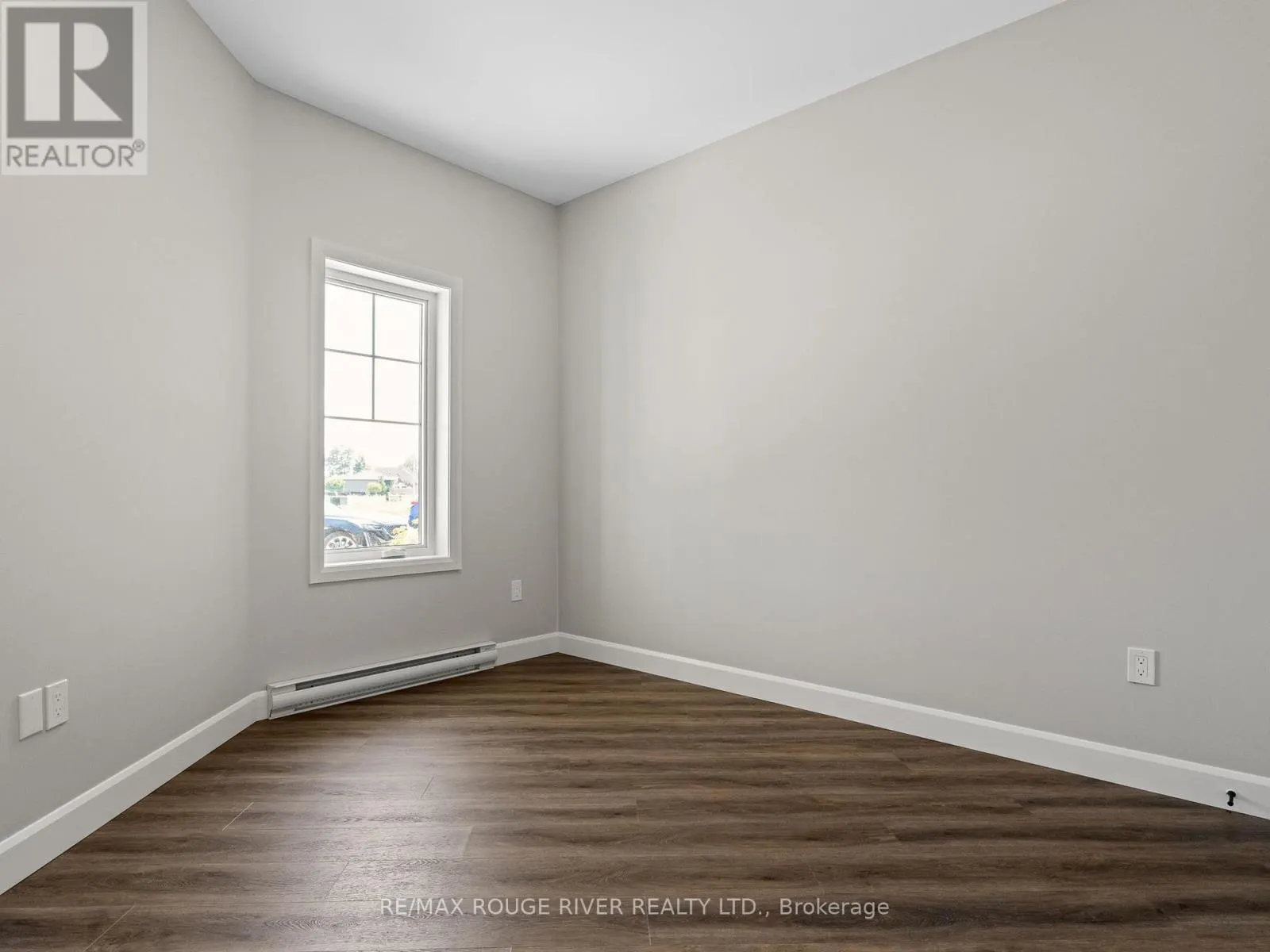 201 - 14 MEADOWCREEK DRIVE, #201