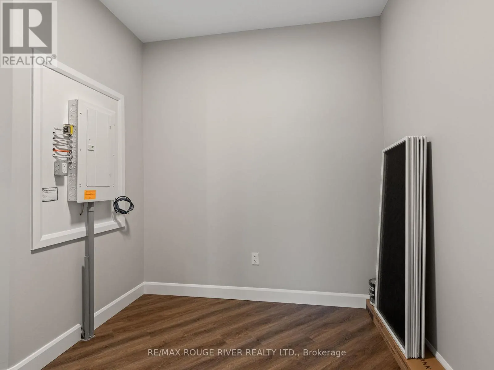 201 - 14 MEADOWCREEK DRIVE, #201