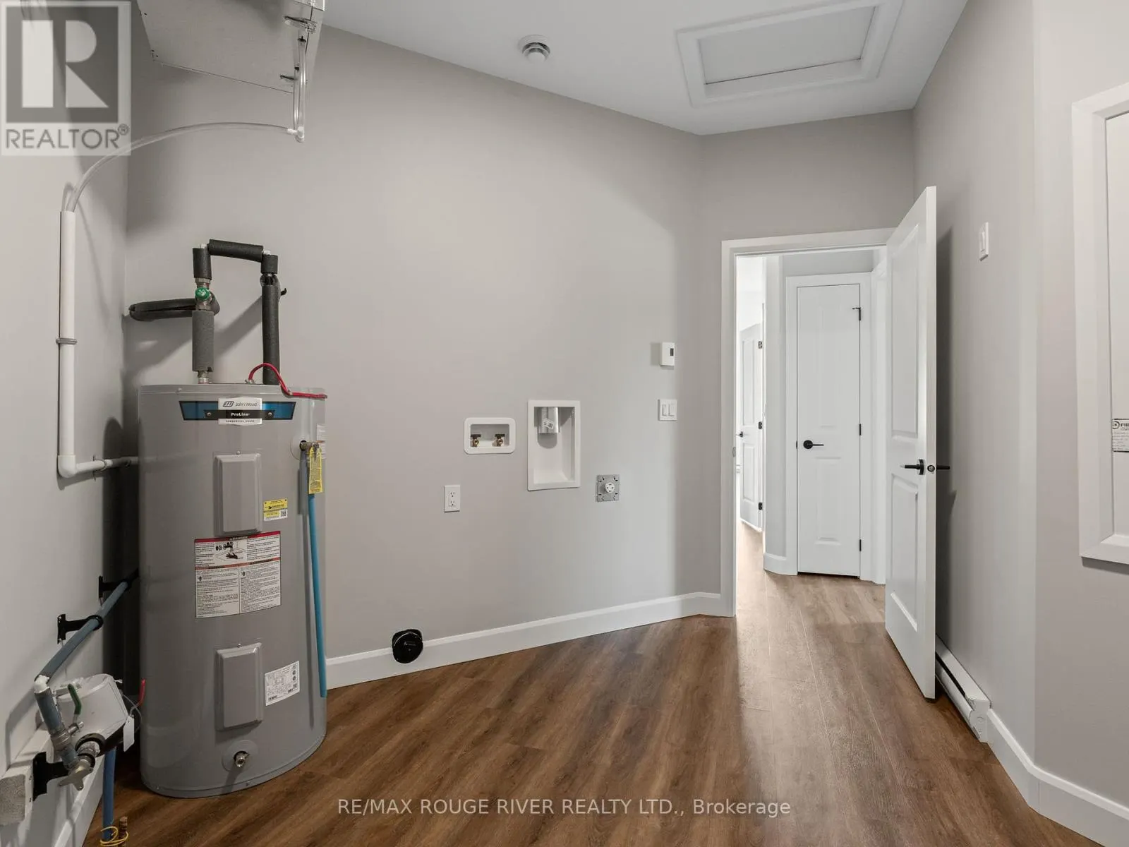 201 - 14 MEADOWCREEK DRIVE, #201