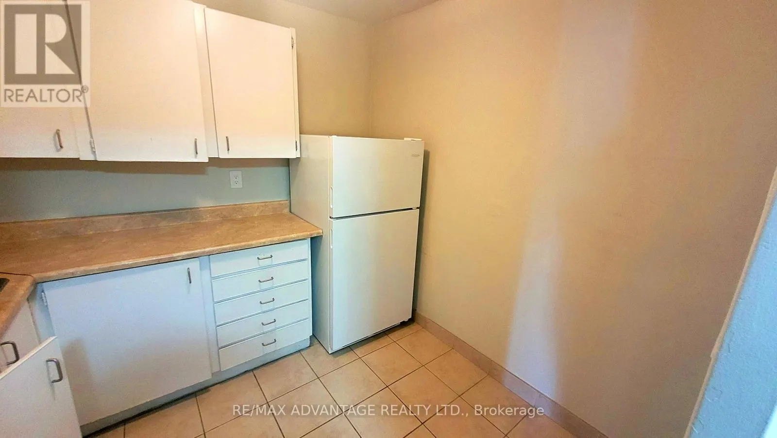 806 - 563 MORNINGTON AVENUE, #806