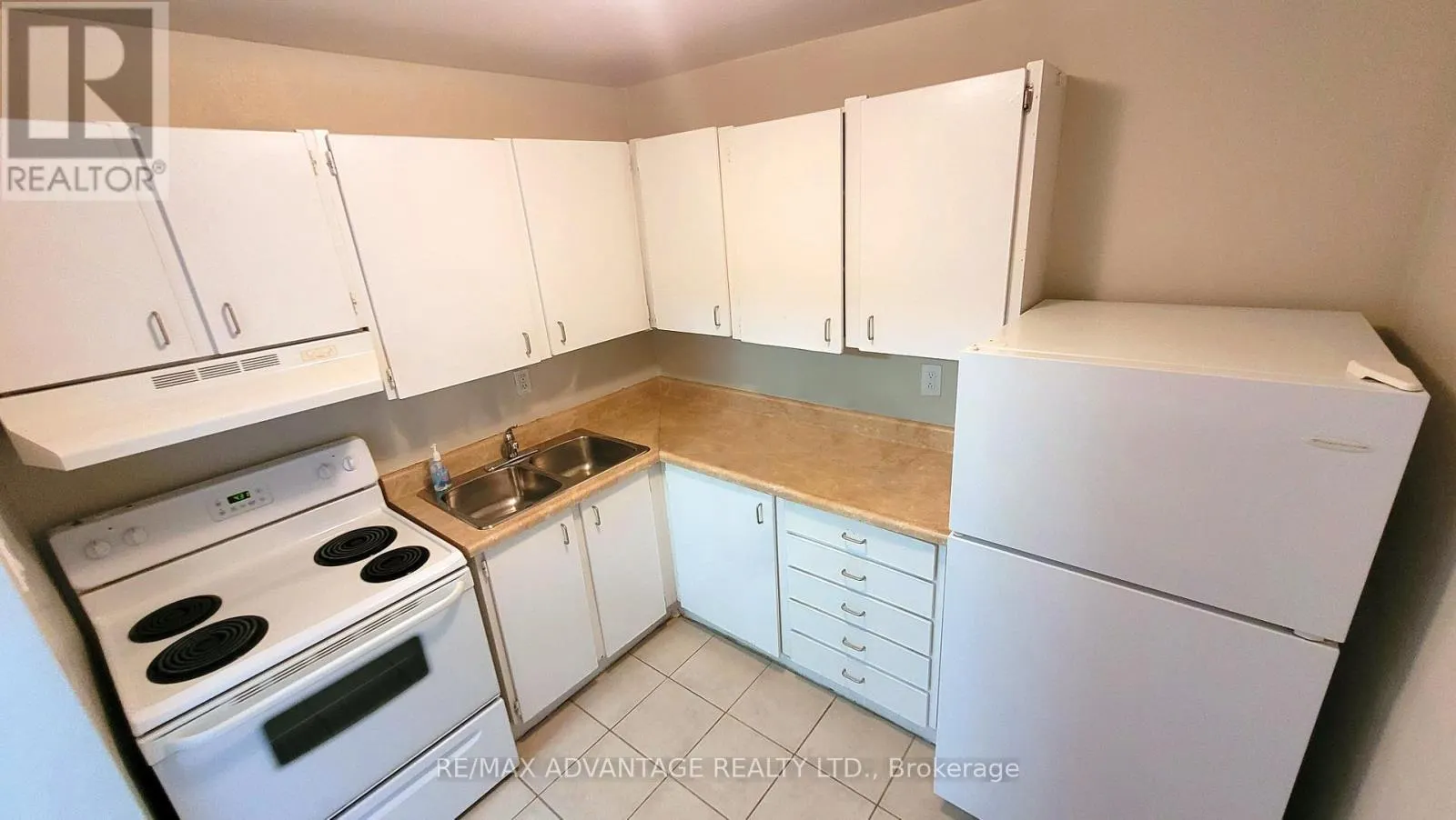 806 - 563 MORNINGTON AVENUE, #806