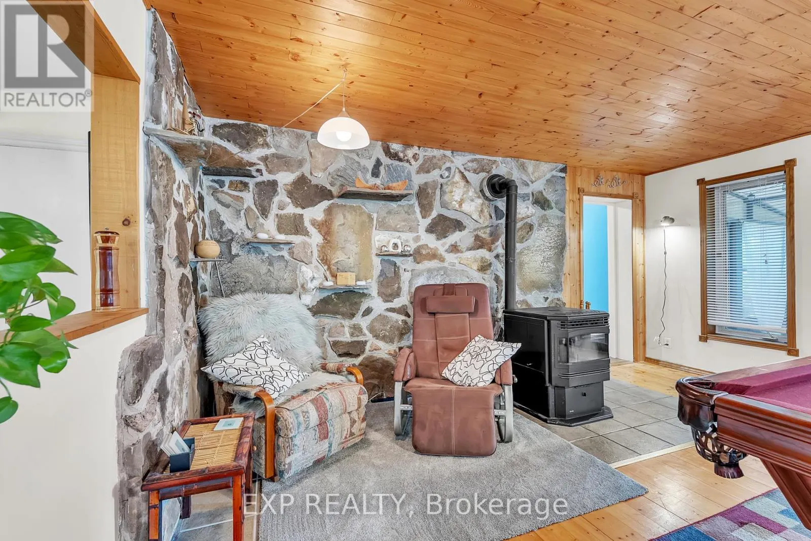 587 SCUTTLEHOLE ROAD