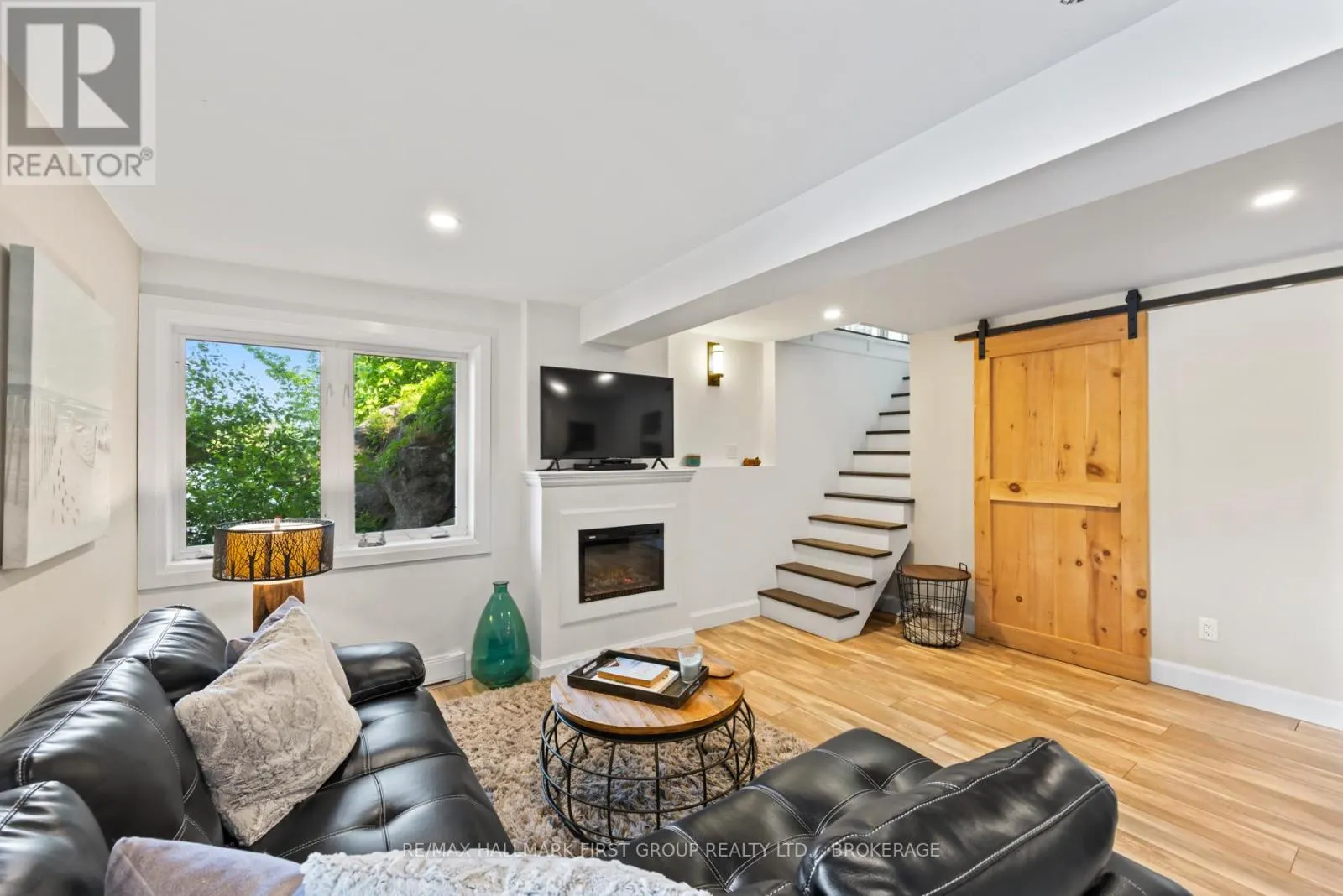 822 ALLINA LANE