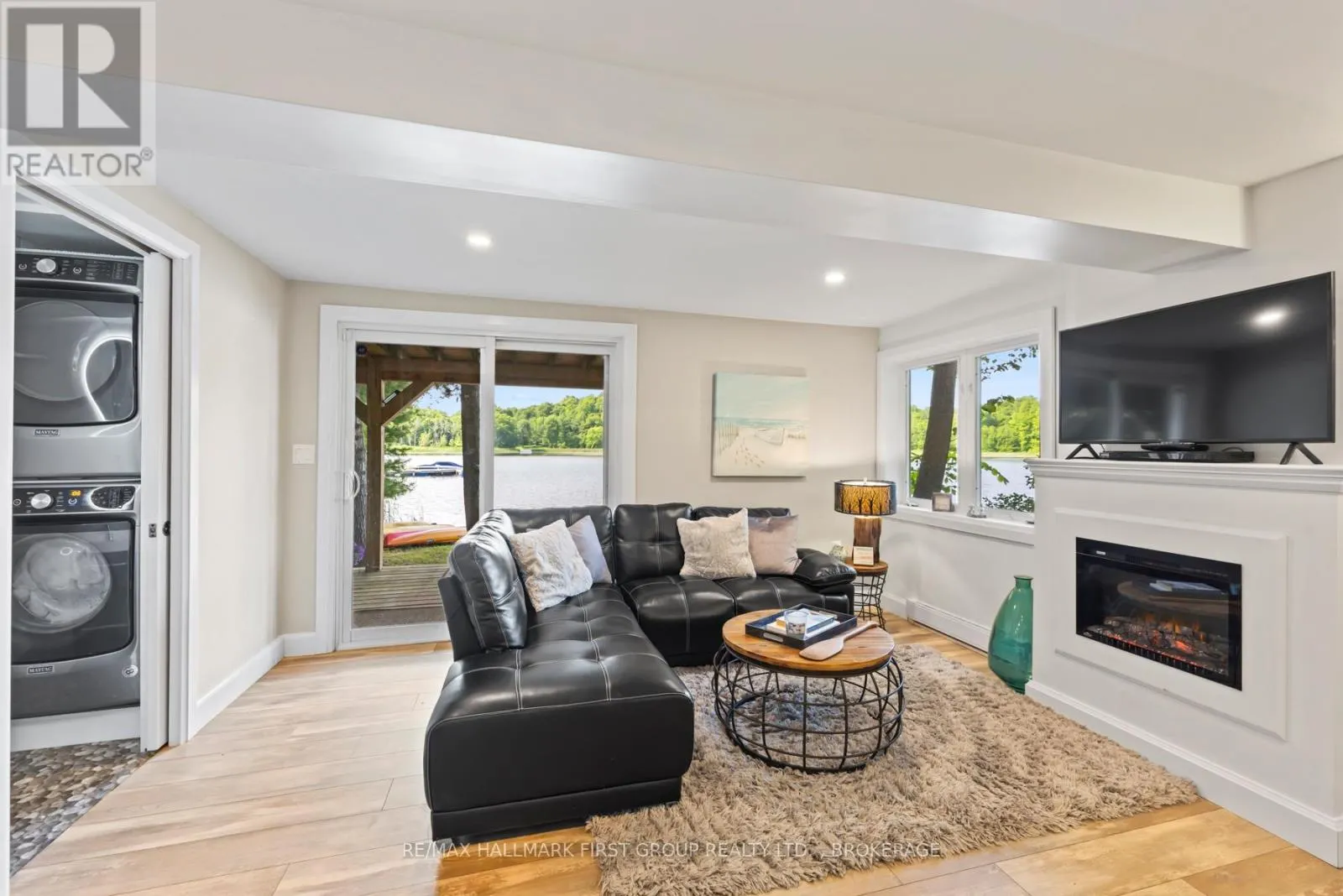 822 ALLINA LANE