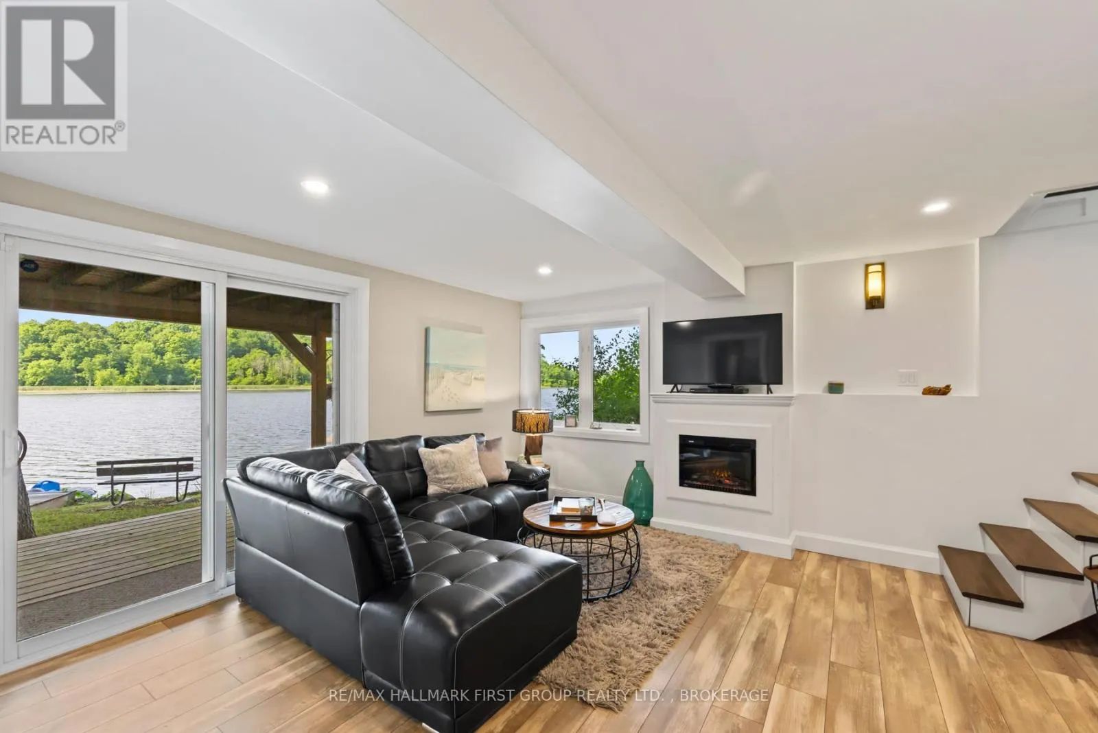 822 ALLINA LANE
