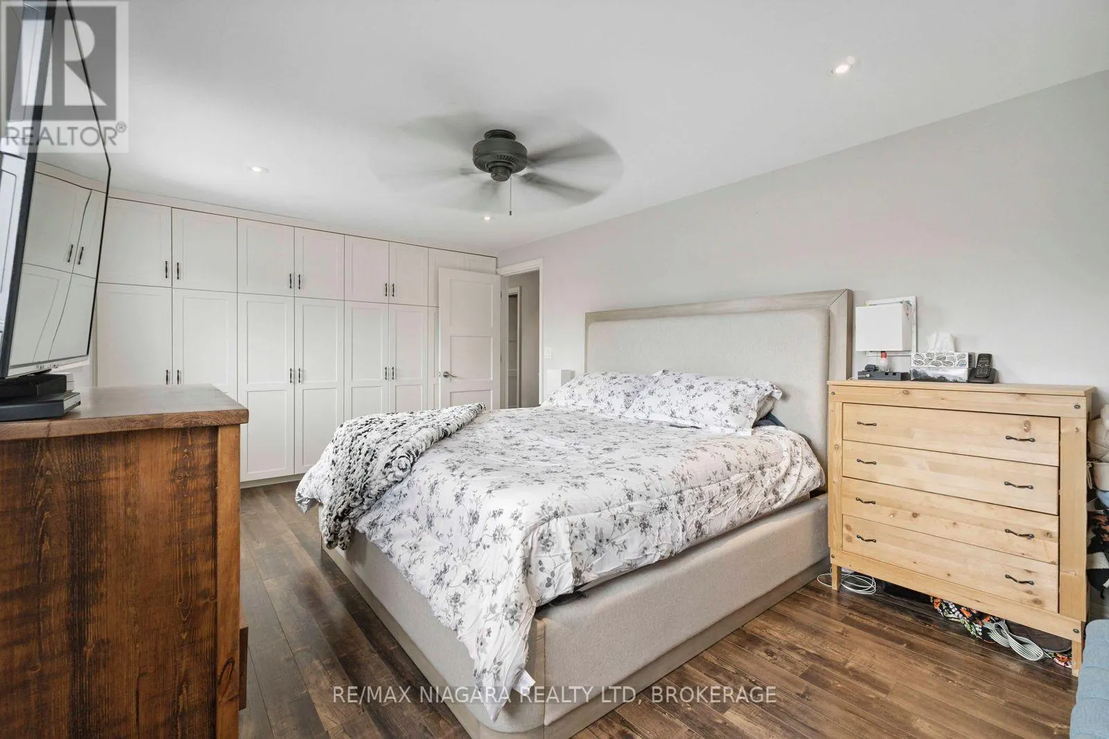 48 MICHAEL DRIVE S