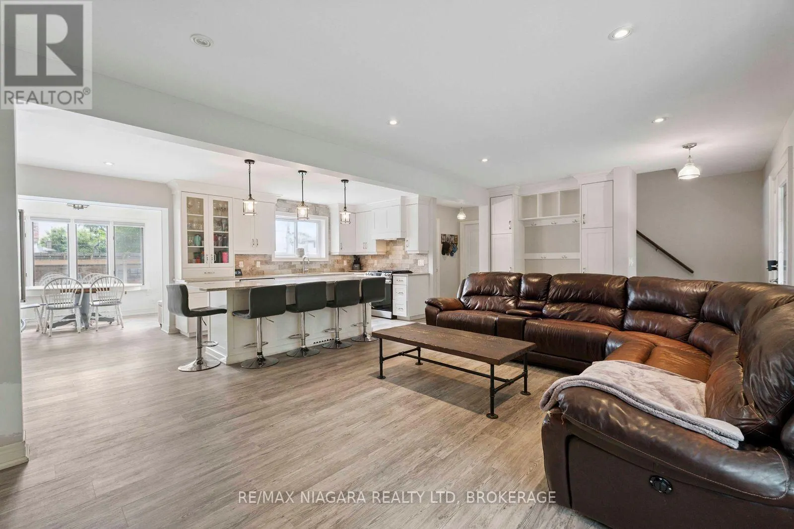 48 MICHAEL DRIVE S
