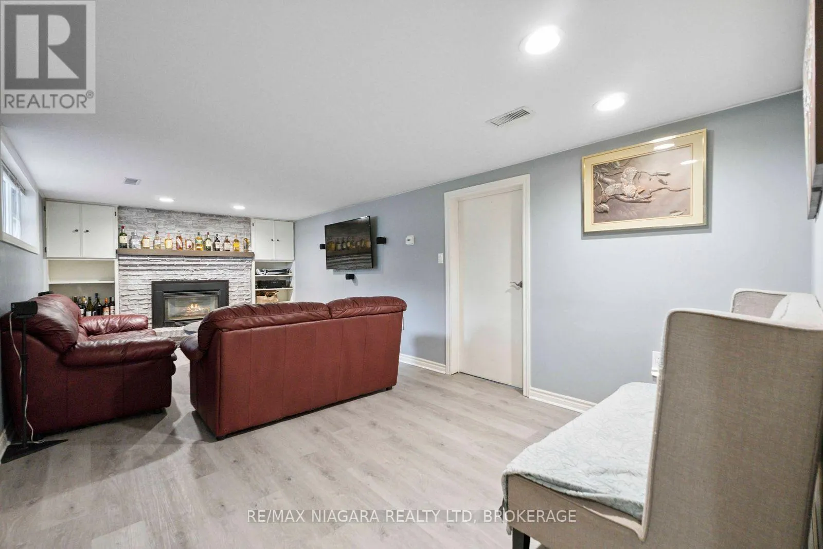 48 MICHAEL DRIVE S