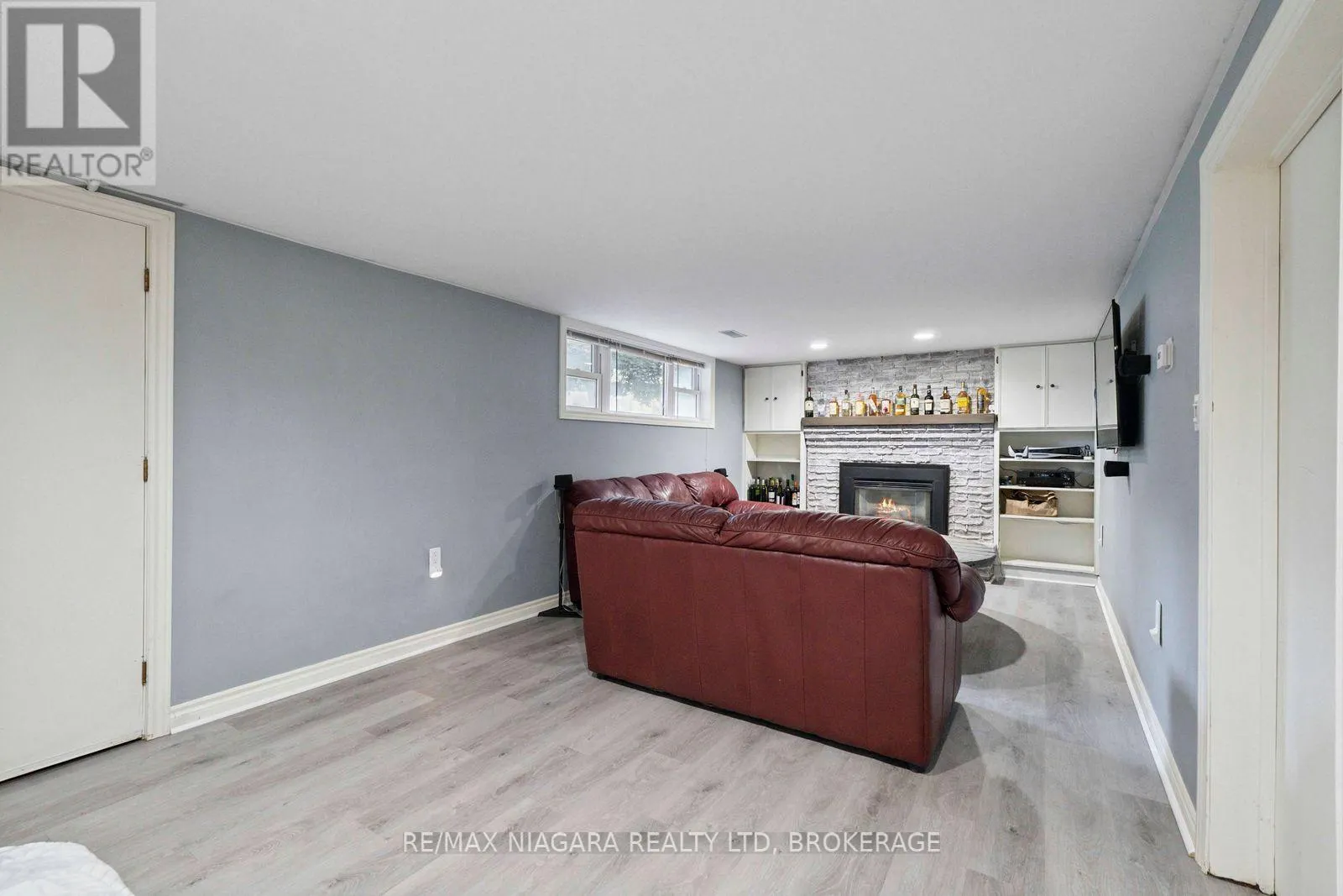 48 MICHAEL DRIVE S