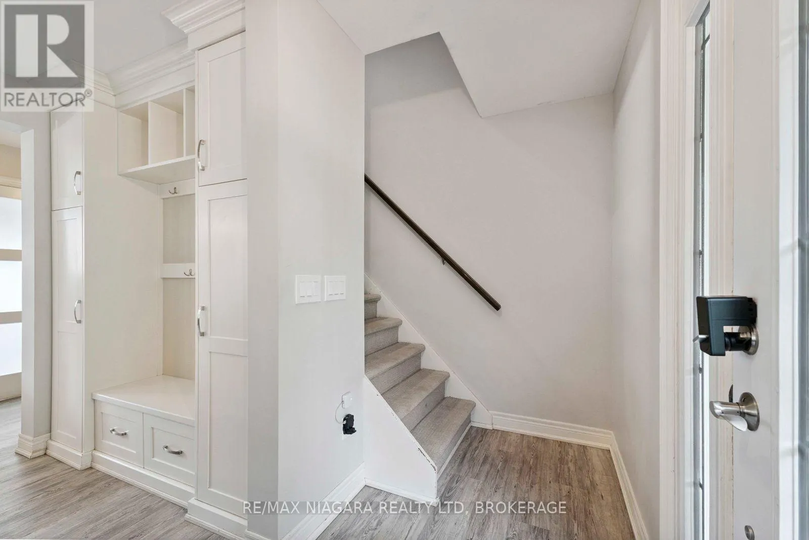 48 MICHAEL DRIVE S
